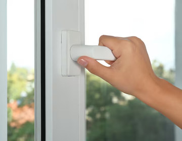 Poignées, gonds & fermetures fenêtre